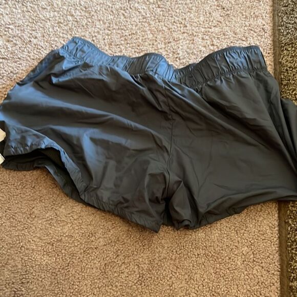 Nike small grey shorts - Picture 5 of 6